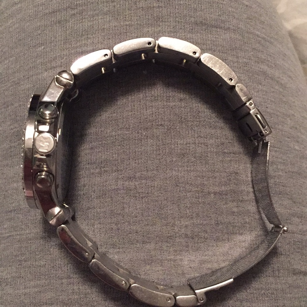 Watch - Picture 2 of 4